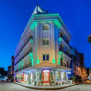 The Magnaura Palace Отель